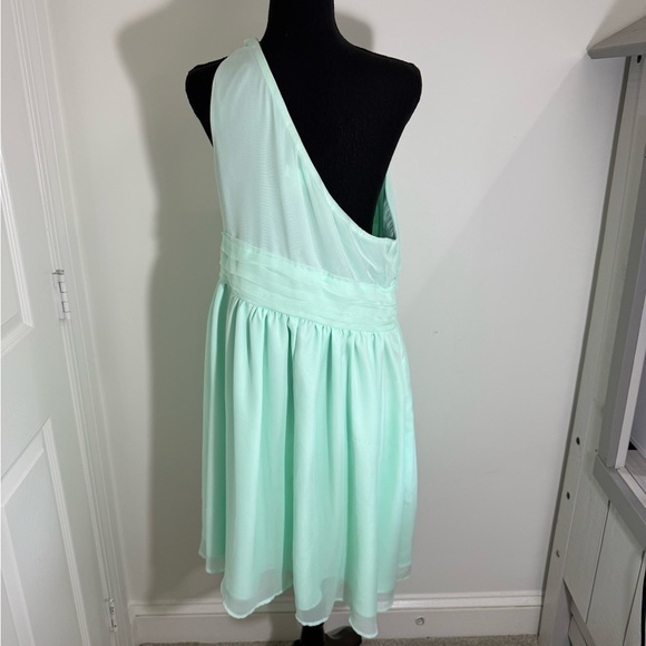 Tevolio Green One-Shoulder Ruched Cocktail Dress - Picture 5 of 6